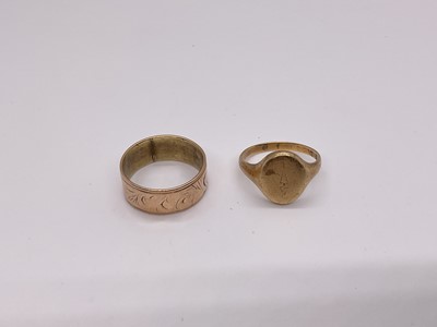 Lot 75 - Two 9ct gold rings
