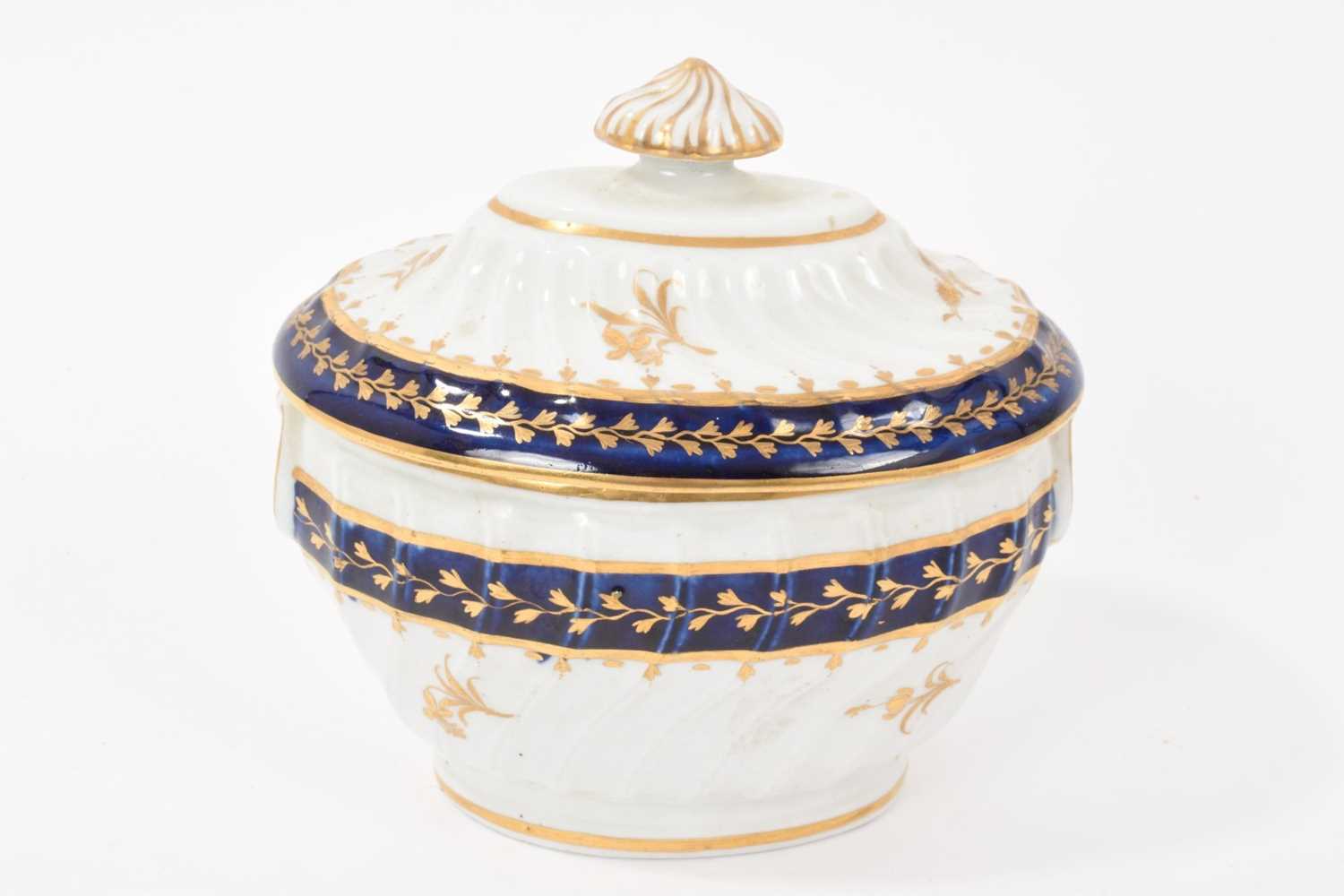 Lot 5091 - Chamberlains Worcester oval sucrier and cover, circa 1800