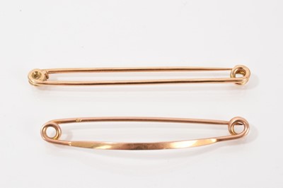 Lot 664 - Two 9ct gold stock pins