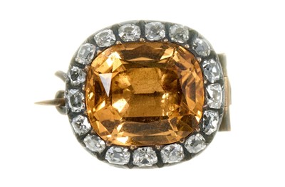 Lot 507 - George III topaz and diamond brooch