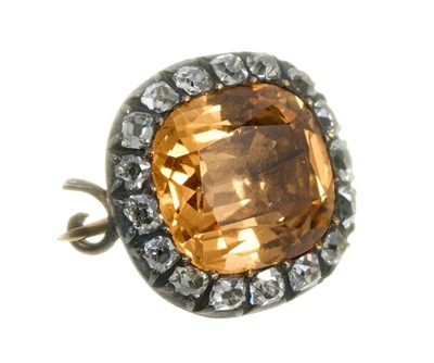 Lot 507 - George III topaz and diamond brooch