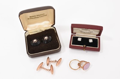 Lot 512 - Group of jewellery to include a pair of Victorian onyx buttons/studs, pair of Art Deco 9ct white gold studs, pair of Edwardian 9ct gold cufflinks and an antique gold seal