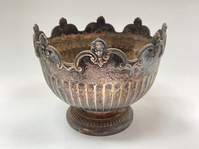 Lot 1012 - Victorian silver monteith style bowl, with reeded decoration and a scroll and mask rim (London 1898), 14cm diameter