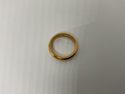 Lot 66 - 22ct gold wedding ring