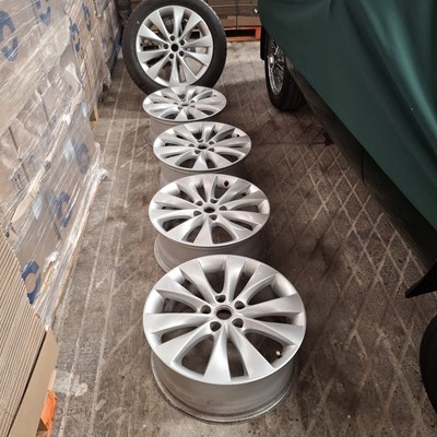 Lot 55 - Set of five alloys wheels to fit modern Vauxhall models (5).