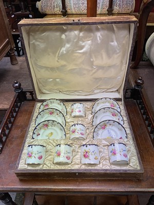 Lot 878 - Cased porcelain teaset