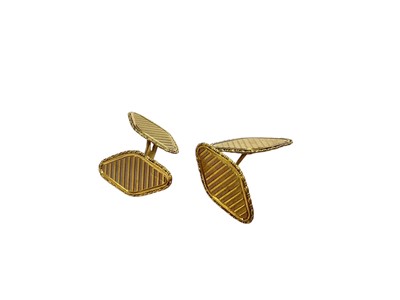 Lot 202 - Pair of 18ct gold cufflinks