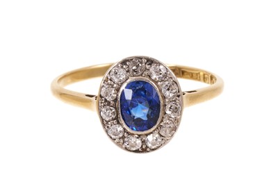 Lot 581 - Edwardian sapphire and diamond cluster ring