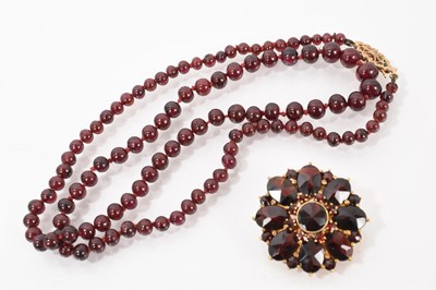 Lot 583 - Garnet brooch and garnet bead necklace