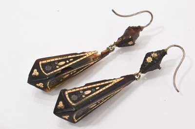 Lot 525 - Group of 19th century tortoise shell and piqué work jewellery