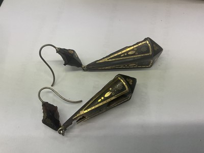 Lot 525 - Group of 19th century tortoise shell and piqué work jewellery