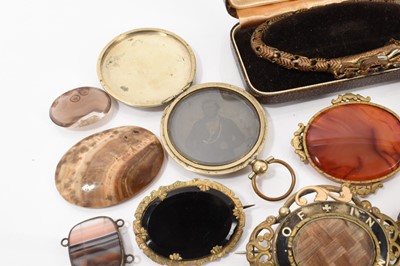 Lot 529 - Group of antique jewellery