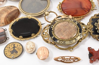 Lot 529 - Group of antique jewellery