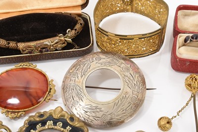 Lot 529 - Group of antique jewellery