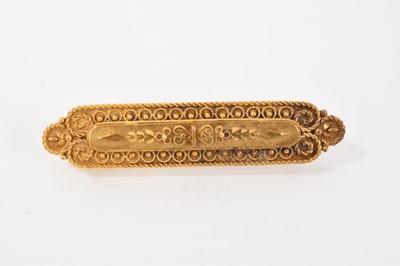 Lot 533 - Victorian 15ct gold brooch with applied filigree decoration
