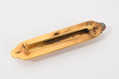 Lot 533 - Victorian 15ct gold brooch with applied filigree decoration