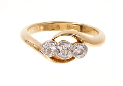 Lot 556 - Three stone diamond ring