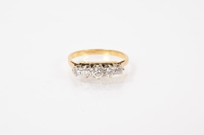 Lot 616 - Edwardian diamond five stone ring
