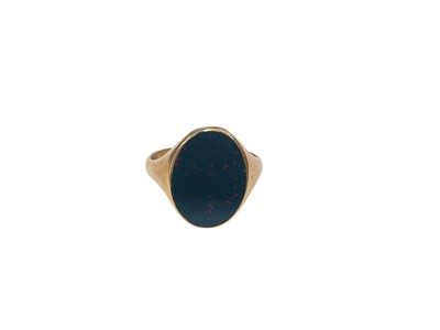 Lot 199 - Gentlemens gold and bloodstone signet ring, stamped Mappin, 14K.