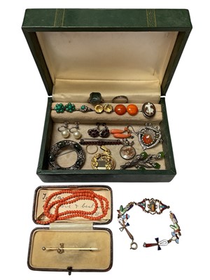 Lot 39 - Group of antique and vintage jewellery
