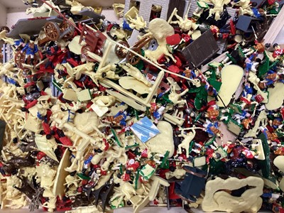 Lot 1883 - Selection of OO gauge plastic Napoleonic soldiers and other (qty)
