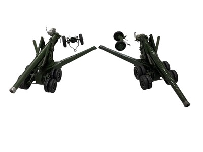 Lot 1884 - Britains diecast 155mm artillery pieces & LWB Land Rover, plus other cannons and Dinky diecast military vehicles , all unboxed (qty)