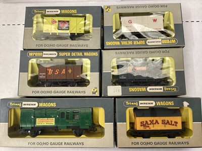Lot 1892 - Wren OO Gauge rolling stock including Horse Box W4315P, Ventilated Vans Robertsons W5010 & Dunlop W5005, Refrigerated Van GW W5019, Gunpower Van BSA W5009 & Salt Wagon Saxa W4665P, all b...