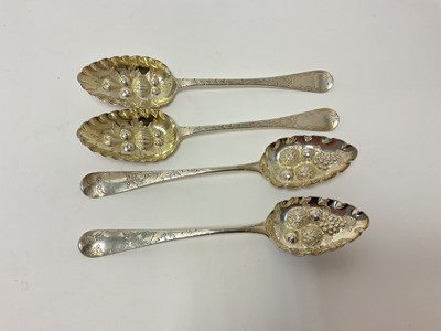 Lot 2 - Two pairs of Georgian silver berry spoons, including one Scottish pair hallmarked Glasgow 1820 (Robert Gray & Son), the other pair London 1804, total weight approx 7.75 troy oz