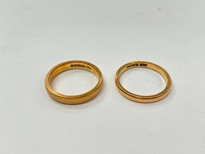 Lot 1042 - Two 22ct gold wedding rings