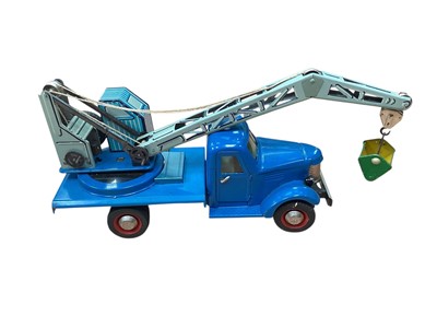 Lot 1796 - 1950s Soviet Russian tinplate ZIL breakdown crane, 40cm, in original box