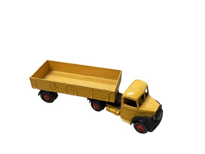 Lot 1510 - Dinky Supertoys Bedford Articulated Lorry No.521, Guy Flat Truck with tailboard No.513 & Leyland Comet Lorry No.531, all boxed (3)
