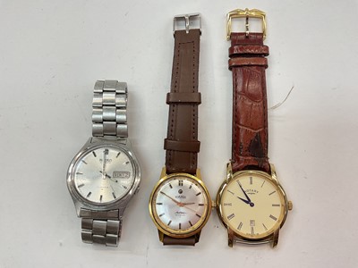 Lot 1015 - Three gentlemen's wristwatches to include Seiko Automatic stainless steel, Roamer and Rotary