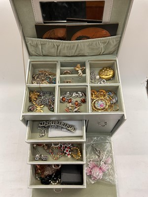 Lot 1137 - Jewellery box containing costume jewellery