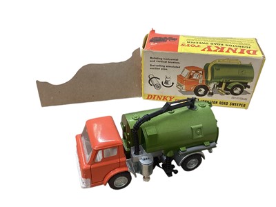 Lot 1540 - Dinky Toys Johnston Road Sweeper No.451 & Dinky Supertoys Refuse Wagon with 2 dustbins No.978, both boxed (2)