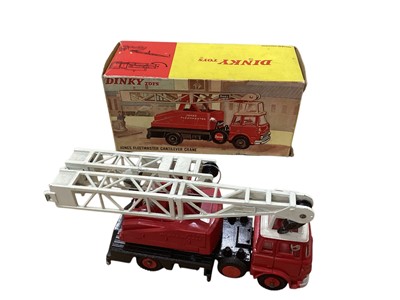 Lot 1554 - Dinky Toys Jones Fleetmaster Cantilever Crane No.970 & Coles Hydra Truck 150T No.980, both boxed (2)