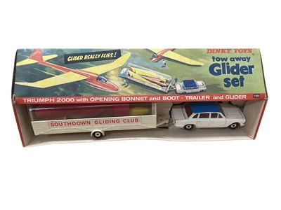 Lot 1552 - Dinky Toys Tow Away Gilder Set with Triumph 2000, boxed No.118 (1)