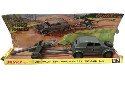 Lot 1559 - Dinky Toys Volkswagen KDF with 50mm P.A.K. Anti-Tank Gun (firing pin broken), boxed (poor) No.617 & 25 Pounder Field Gun Set, boxed No.697 (2)
