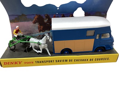 Lot 1590 - Atlas Editions Dinky Toys Transport Saviem de Chevaux de Courses (no decals), boxed No.571 (1)