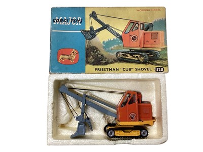 Lot 1501 - Corgi Major priest man "Cub" Shovel No.1128 & Working Conveyor on forward control jeep F.C.150, both boxed (poor) (2)
