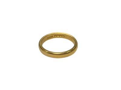 Lot 212 - 22ct gold wedding band