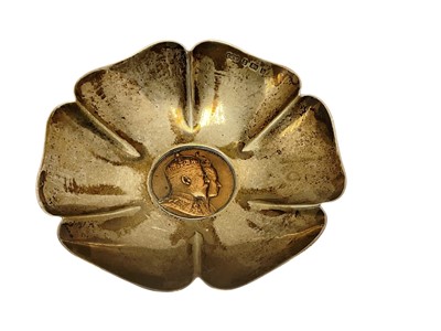 Lot 93 - Edwardian silver dish of flower head form, the center set with a bronze Edward VII coronation medallion, (Birmingham 1901), maker Elkington & Co., 12cm in diameter, 4.5ozs