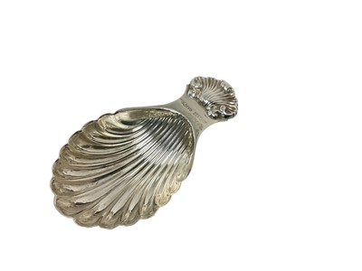 Lot 173 - Victorian style silver caddy spoon with shell shaped handle and scallop bowl (Birmingham 1970), 21.2 grams