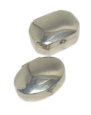 Lot 175 - Two contemporary silver (925) pill boxes, 15.8 grams (2).