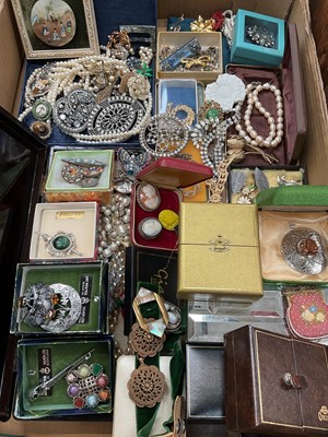 Lot 57 - Large collection of vintage costume jewellery including Scottish brooches, micro mosaic, jewellery boxes etc