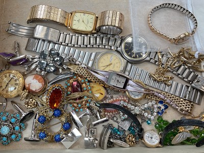 Lot 1081 - Small group of costume jewellery and wristwatches including Accurist 9ct gold cased ladies wristwatch on plated expandable bracelet