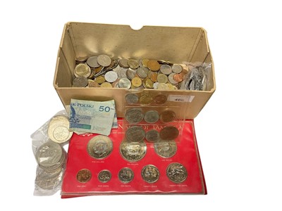 Lot 466 - World - Mixed coinage to include Jamaica 1975 eight coin specimen set, a small quantity of silver coins & other issues