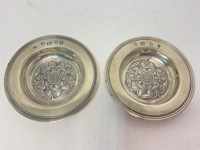 Lot 1044 - Pair of contemporary silver dishes with Tudor rose decoration