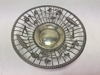 Lot 1052 - Edwardian silver wire work dish with wheat and grape vine applied decoration on four ball feet