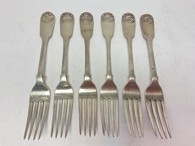 Lot 249 - Set of six George IV silver fiddle and shell pattern dinner forks, (London 1821 / 1825), maker William Eley & William Fear, all at approximately 15ozs.