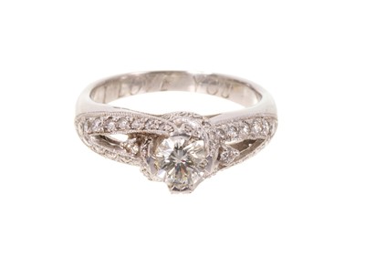 Lot 641 - Diamond and platinum ring